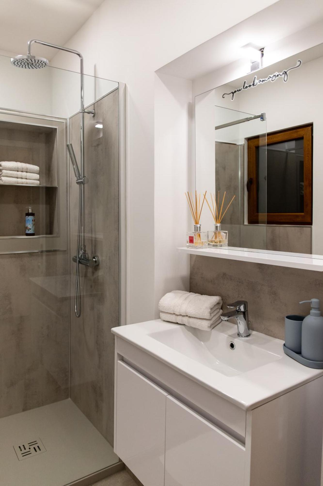 Oliver Street Apartment Vipava Exterior foto
